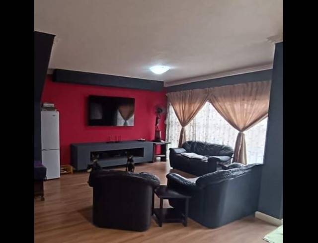 3 BEDROOM TOWNHOUSE FOR SALE IN FLORA GARDENS